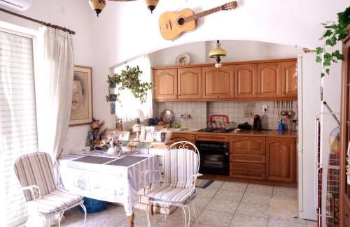 Loutraki-Agioi Theodoroi Apartment | Unique & cozy seaview apartment.