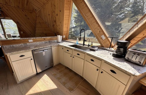 Schroeder House | Unique Geo Dome with Stunning Lake Superior Views