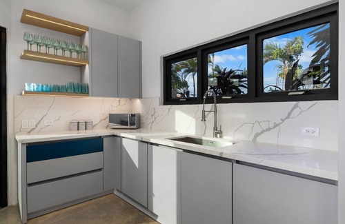 Esmeralda Villa | Unique Modern 4BR w/Large Private Pool & Mini Golf