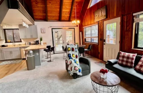 North Bend Cabin | Unique/modern/Mt Si/Shopping