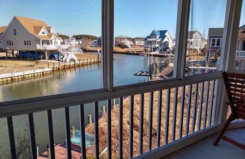 Captain's Cove House | Unique round house on canal with water views near Chincoteague with elevator