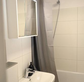 Huchting Apartment | unique - spacious for 5 - balcony - kitchen - WiFi