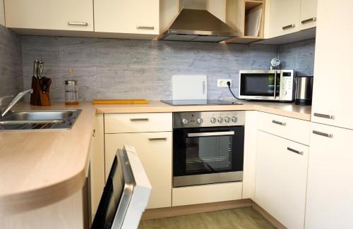 Huchting Apartment | unique - spacious for 5 - balcony - kitchen - WiFi