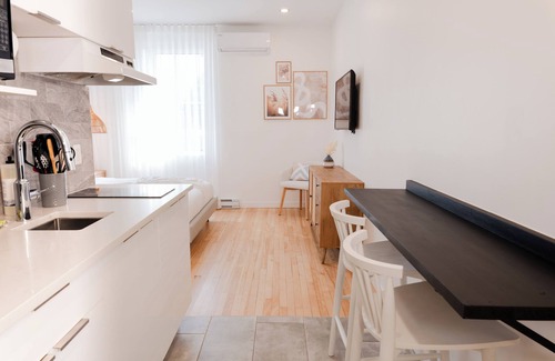 Plateau Mont Royal Apartment | Unique Stays - 4114 St-Denis