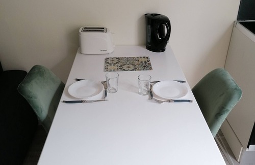 Bourgogne Apartment | Unique studio in the heart of Orléans + PRIVATE garden