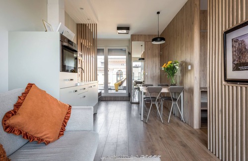City Centre Apartment | Unique Studio with 2 balconies - city view.
