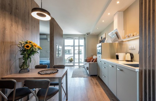 City Centre Apartment | Unique Studio with 2 balconies - city view.