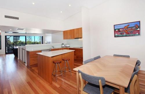 Mudjimba Apartment | Unit 2 The Drift