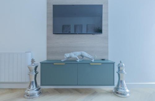 Sheffield Apartment | Unit 3 Chic & Comfy 1-BR Flat, Fast Wi-Fi, Free parking, Prime Location