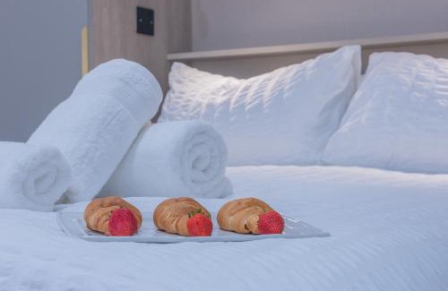 Sheffield Apartment | Unit 3 Chic & Comfy 1-BR Flat, Fast Wi-Fi, Free parking, Prime Location