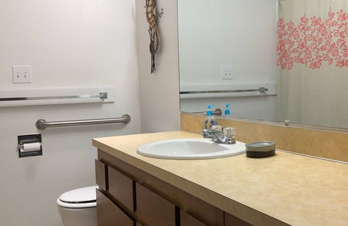 Gleneden Beach Apartment | Unit 9 - "Sea Foam" - Comfortable, accessible and pet friendly with views!