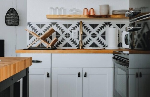 Victory Hills House | University District Guesthouse-Minutes to Nob Hill