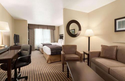 Dixon Hotel | University Hotel Davis Area by IHG