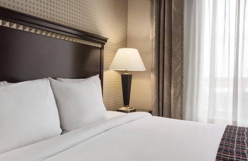 Dixon Hotel | University Hotel - Davis Area by IHG