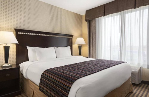 Dixon Hotel | University Hotel - Davis Area by IHG