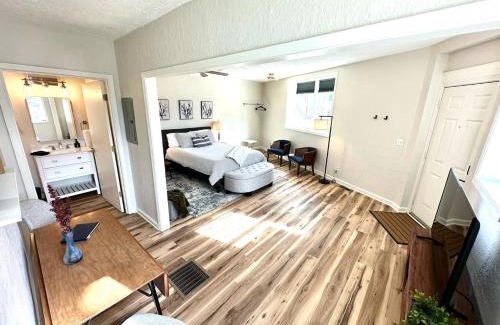 Marion Apartment | University Suite "a"