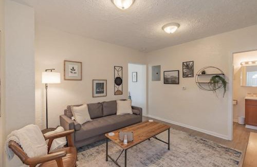 Marion Apartment | University Suite "b"