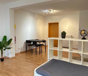 Reinfeld Apartment | Unterkunft bei Lübeck - Zentral an der A1 - Parkplatz - Terrasse