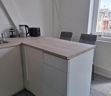 Glesien Apartment | Unterkunft mit 4 Schlafzimmern - ideal gelegen bei Flughafen, Porsche & DHL