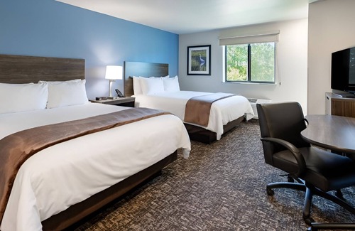 Nampa Hotel | Unwind in 4 Fully Equipped Rooms Ideal for Long Stays - Pets Are Welcome!