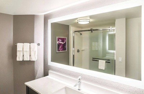 Flagstaff Hotel | Unwind in a Spacious Hotel Room w/Pool, Hot Tub - Ideal for Outdoor Fun