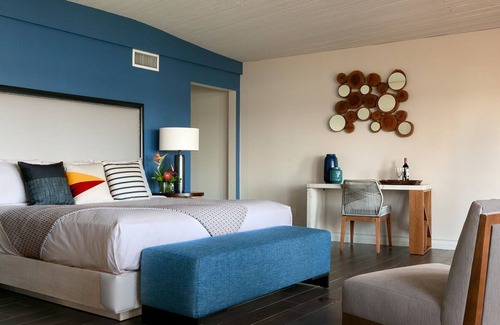 San Diego Hotel | Unwind in Style! Beachfront Property with Pool, Tennis Court, and More!