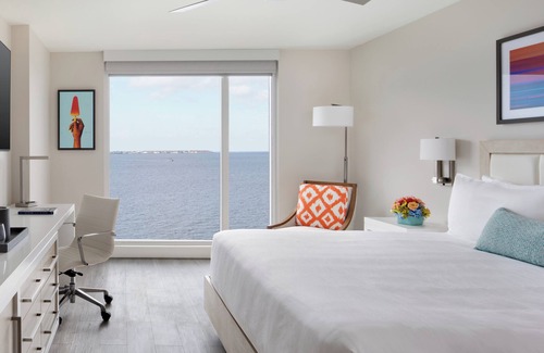 Charlotte Harbor Hotel | Unwind in Style in This Modern Harbor front King Studio Getaway