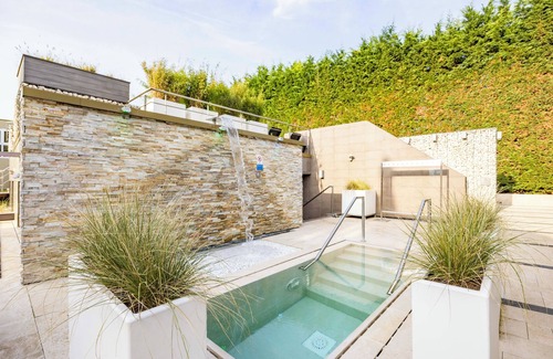 Mill House | Unwind in Style with Restaurant and Beautiful Green Views