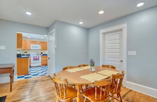 Bristol House | Unwind in the recently remodeled cute little house at the iconic State Street.