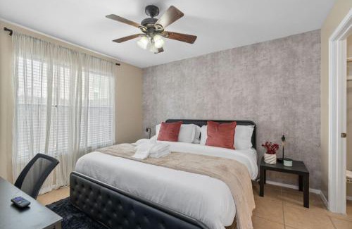 McNeil House | Up to 6 Guests - Stylish Retreat