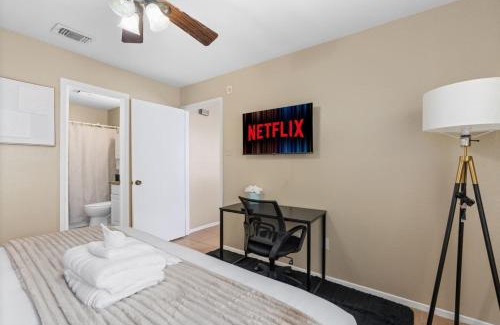 McNeil House | Up to 6 Guests - Stylish Retreat