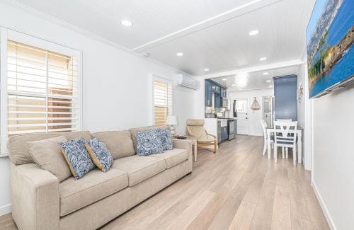 West Newport House | Updated 2Br Vintage Cottage In Central Location Near Beach By Beachview Rentals