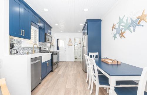 West Newport House | Updated 2Br Vintage Cottage In Central Location Near Beach By Beachview Rentals