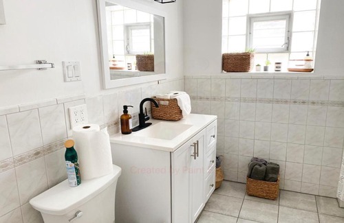 Chicago Apartment | Updated 3 bedroom in Portage Park! Free Parking!