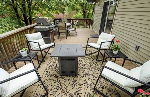 Avon House | Updated 3b 2ba Home w/ hot tub, quick walk to private community beach!