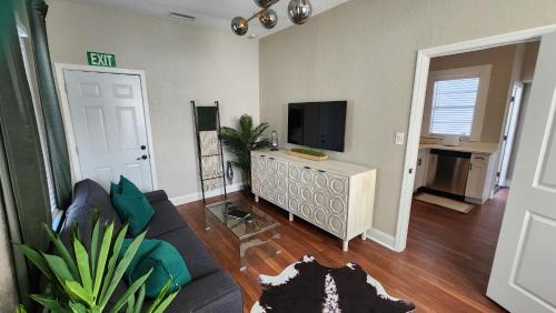 Tampa Apartment | Updated Condo in Heart of Tampa 2