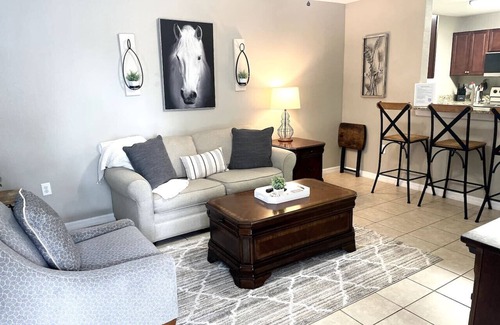 Clermont Apartment | Updated Downtown Clermont Suite 837