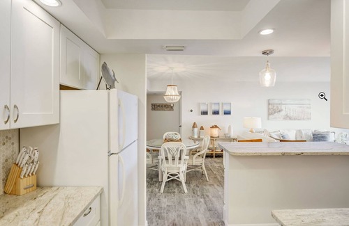 Tequesta Condo | Updated Jupiter Island Condo! Calling Beach Lovers! Beaches Surround this Gem.