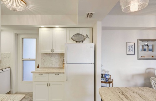 Tequesta Condo | Updated Jupiter Island Condo! Calling Beach Lovers! Beaches Surround this Gem.