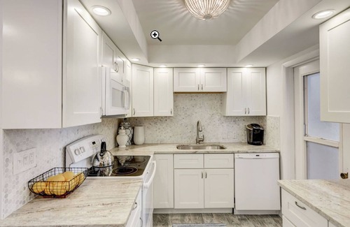 Tequesta Condo | Updated Jupiter Island Condo! Calling Beach Lovers! Beaches Surround this Gem.