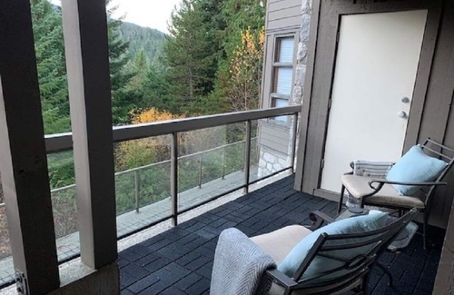 Blueberry Hill Condo | Updated Modern 2 Bedroom Condo on Blueberry Hill Community with a View