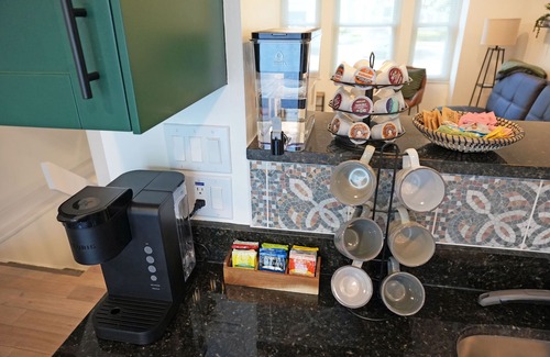 Worthington House | Updated Modern 2-BR Townhouse