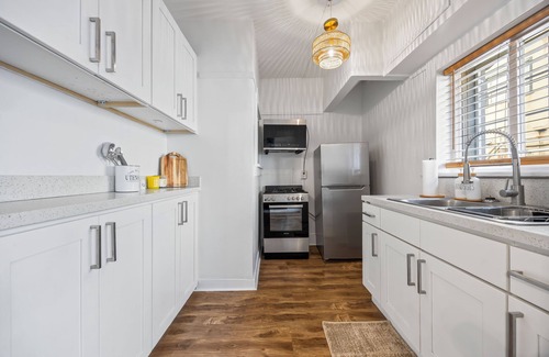 Willmore Condo | Updated Studio in Downtown Long Beach - Walk to Everything