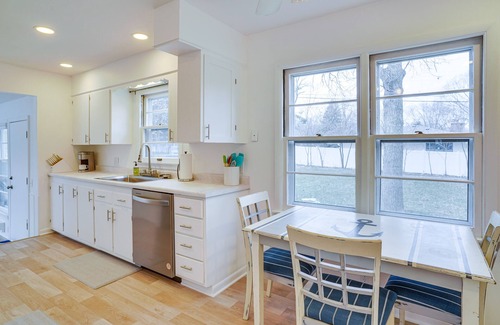 Deephaven House | Updated Wayzata Home < 2 Mi to Lake Minnetonka!