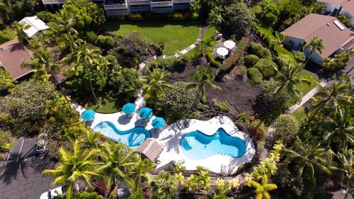 Keauhou House | Upgraded Chic Condo with Lush Gardens