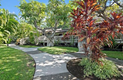 Keauhou House | Upgraded Chic Condo with Lush Gardens