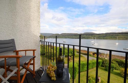 Tighnabruaich House | Upper Alta Apartment