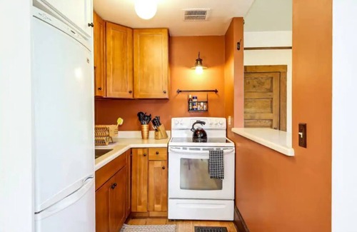 Phinney Ridge Apartment | Upper Apartment in Classic Craftsman Home Duplex