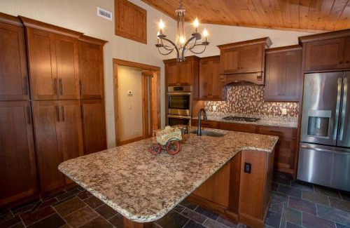 Elk Park House | Upper House at Tiffanys Estate