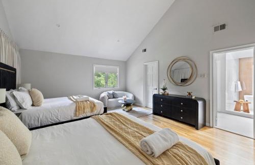 Airmont Apartment | Upper Saddle River Resort w Pool, Hot Tub & Lake